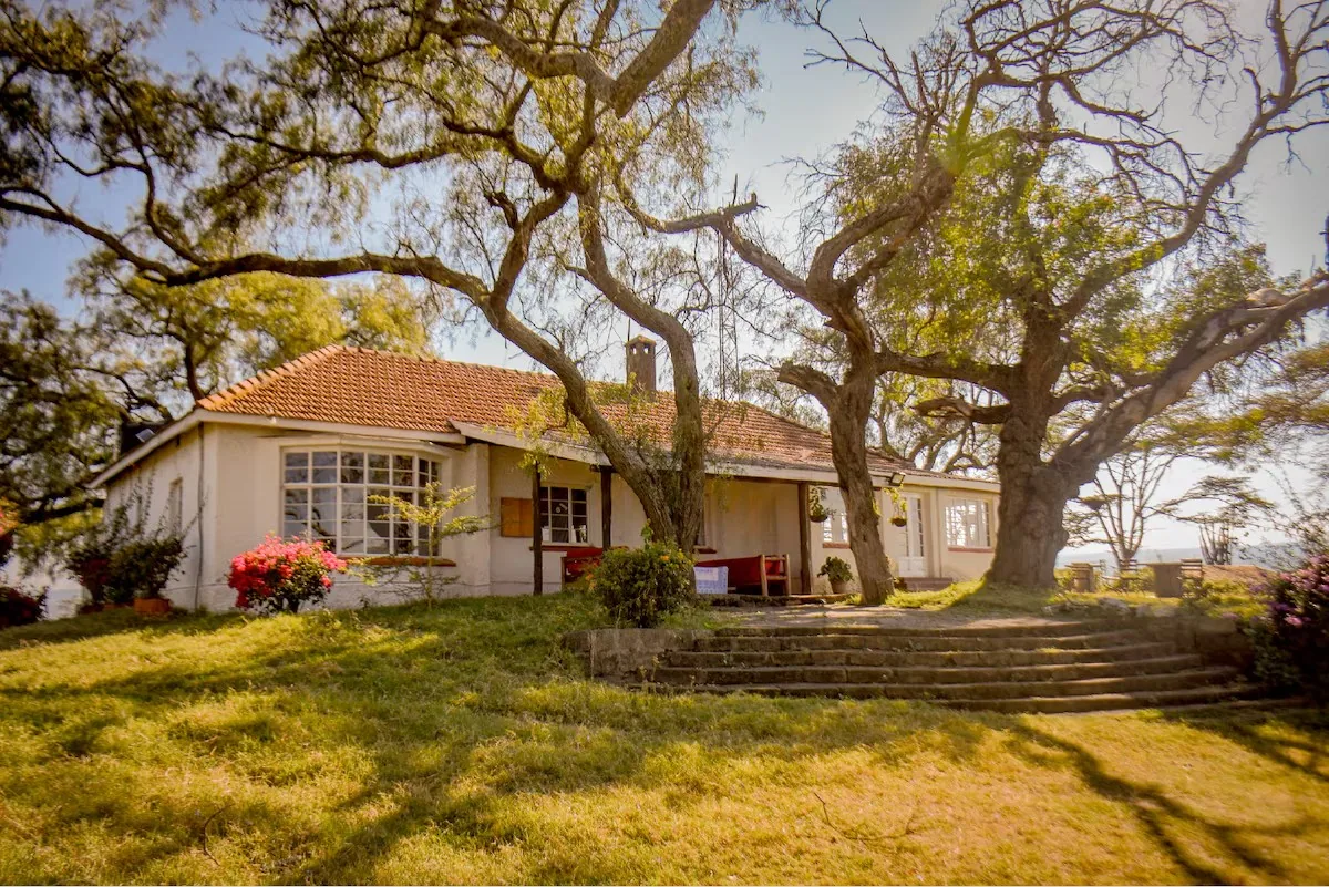 Crescent Island Giraffe House